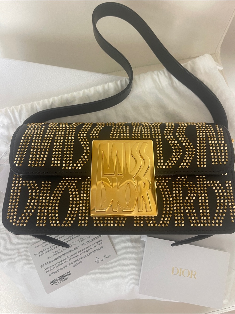NWT Miss Dior 2024-2025 gold studded flap bag / 18
Studded in gold - Picture 3 of 12